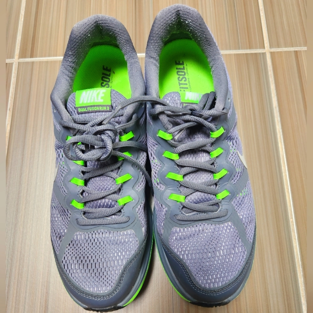 Nike Men's Dual Fusion Run 3 Sneakers - Gray/Green - SIZE 9